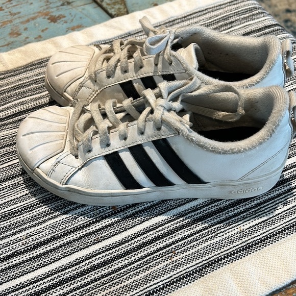 Kids Adidas Superstar Footwear Sneaker White Black Size 1 - Picture 3 of 5
